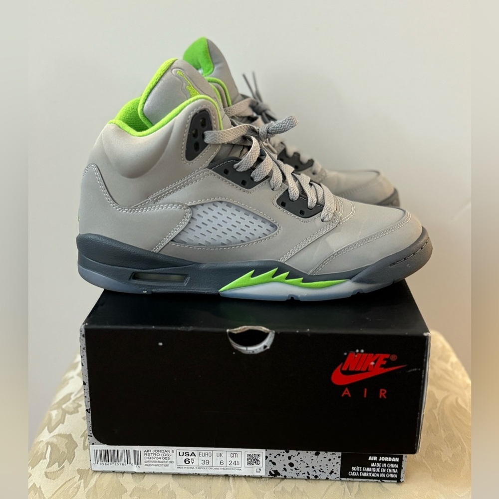 Women/youth sneakers